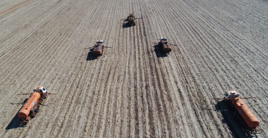 Ao todo, cerca de 70 milhões de litros do adubo líquido são fabricados mensalmente. Divulgação Adecoagro