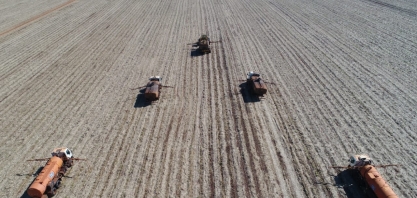 Adecoagro utiliza desde 2018 vinhaça concentrada para produzir adubo líquido, aplicado em cerca de 100 mil hectares de cana