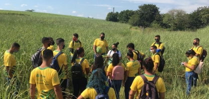 Alunos da Aprendizagem Rural participam de aula prática sobre a cana-de-açúcar