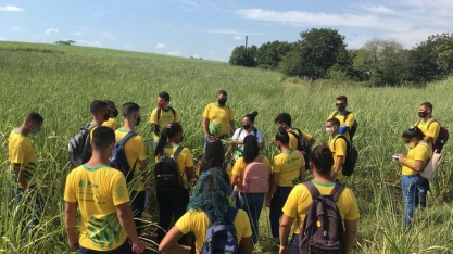 Alunos da Aprendizagem Rural participam de aula prática sobre a cana-de-açúcar