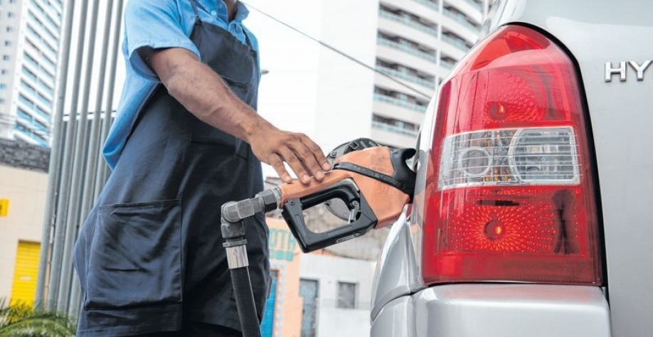 O valor médio ao consumidor final é fruto da mínima de R$ 4,57 e o máximo de R$ 5,08 - cerca de R$ 0,02 mais caro que o preço médio de R$ 4,73 apurado na penúltima semana de janeiro. Foto: José Leomar