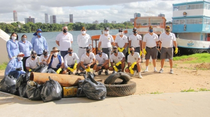 Mutirão recolhe lixo e alerta para preservação do Rio São Francisco
