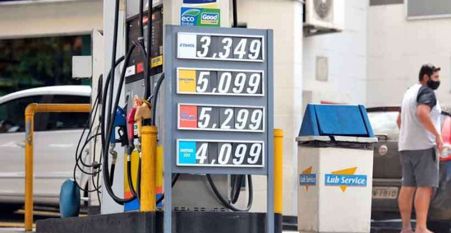 Litro de gasolina já é cobrado a R$ 5,099 na Avenida Nossa Senhora do Carmo, Região Centro-Sul de Belo Horizonte(foto: ALEXANDRE GUZANSHE/EM/D.A PRESS)