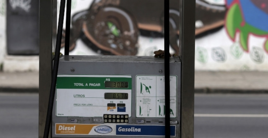 Gasolina tem valores médios de reajustes mais elevados que o etanol na bomba (Imagem: REUTERS/Ricardo Moraes)