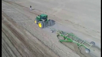 Plaina Niveladora NSA 10 da AGRIMEC fazendo a abertura de área para plantio de cana no Vietnã