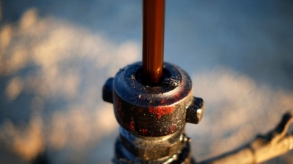 Petróleo acelera para novo recorde e vai ampliando defasagem da gasolina