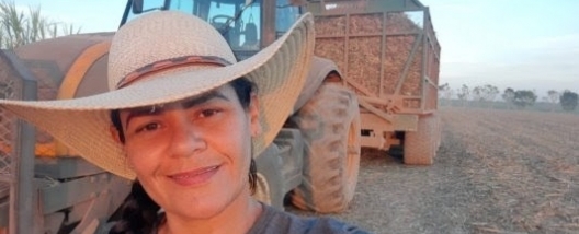 Mulheres ganham espaço no campo e atuam como operadoras de máquinas agrícolas