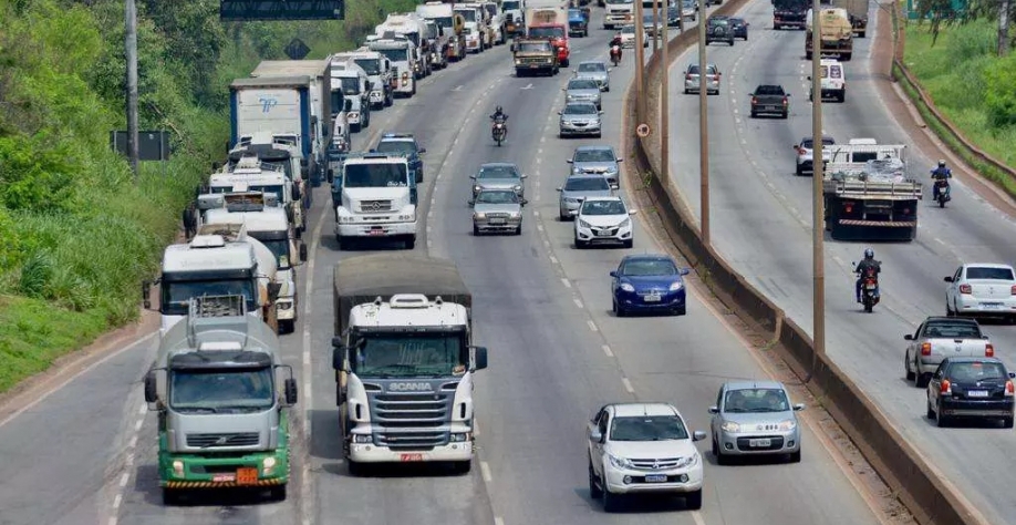 Caminhoneiros fizeram um protesto em frente à Cidade Administrativa | Foto: Uarlen Valério / O Tempo