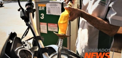Queda no preço do litro da gasolina chega a R$ 0,20 em menos de um mês em Dourados