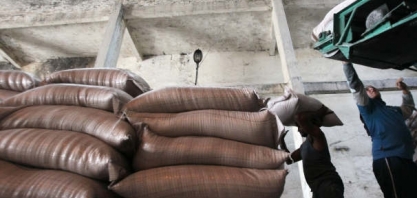 Café arábica atinge nova máxima de quatro anos na ICE e açúcar cai