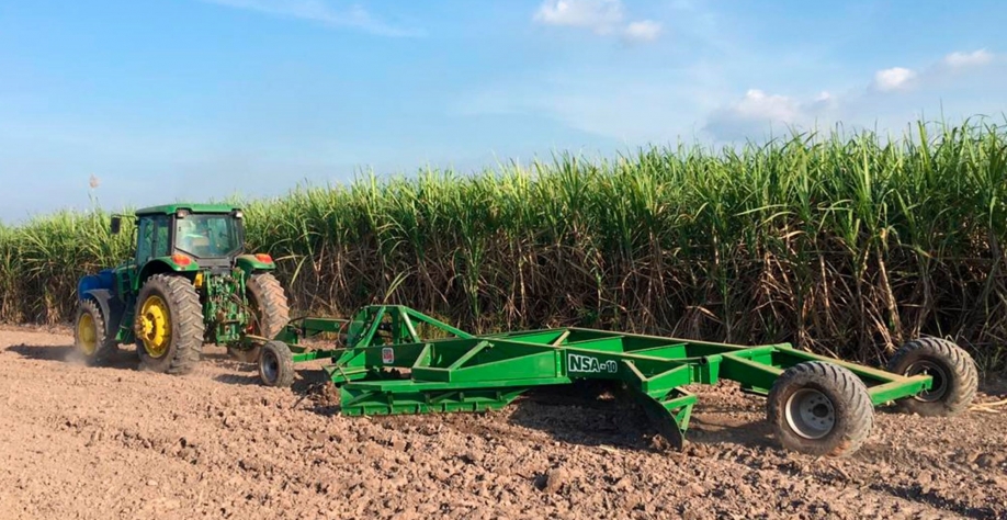 Plaina Niveladora Multilâminas Robust da Agrimec faz enorme sucesso nos canaviais estrangeiros