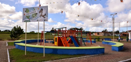 Usina Coruripe doa parque infantil para moradores de comunidade em Feliz Deserto (AL)
