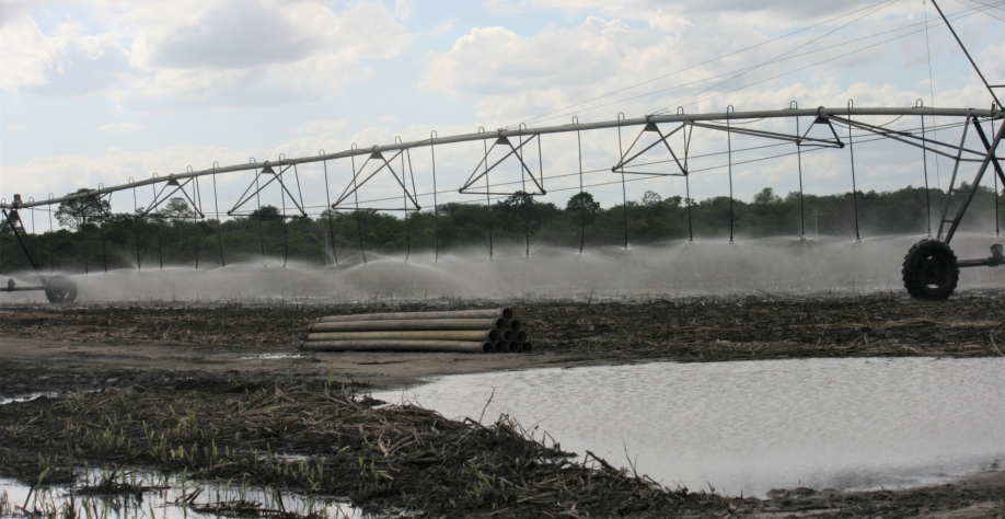 No Brasil houve um aumento de 32% na adoção por pivôs centrais desde 2006