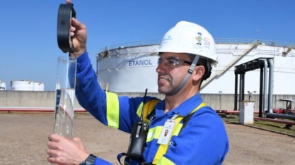 Etanol brasileiro ganha o mundo a partir do Porto de Santos