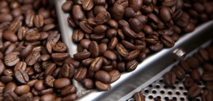 Preços do café arábica se recuperam na ICE, açúcar tem pouca variação