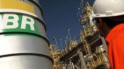 Petrobras completa 40 dias sem reajuste, mas combustíveis ainda sobem nas bombas