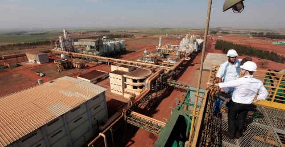 Usinas de etanol não repassam para os produtores os CBios e o assunto avança na Câmara (Imagem: REUTERS/Paulo Whitaker)