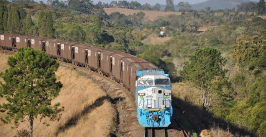 Mesmo com o cenário de curto prazo desafiador, os investimentos adotados pela Rumo sustentam a tese de longo prazo da ação, explica analista (Imagem: Reprodução/Rumo Logística/Facebook)