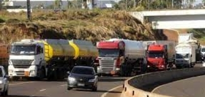 Diesel: reajuste deve motivar atualização do piso mínimo do frete rodoviário; caminhoneiros podem parar