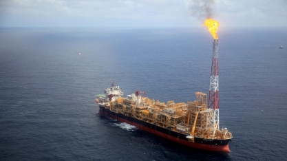 Preços do petróleo fecham com alta de 1,5% e atingem máximas de diversos anos