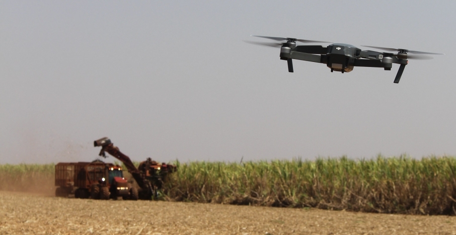 Desde a produção no campo até a industrialização e comercialização dos produtos, a agricultura já é usuária intensiva das tecnologias digitais
