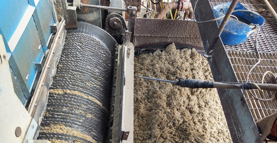 O retrofit aumenta a confiabilidade operacional dos equipamentos, a eficiência do ciclo térmico da usina e pode preparar a caldeira para outros tipos de biomassa