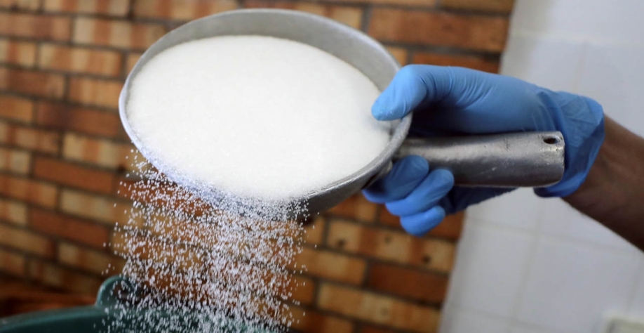 A Índia é o segundo maior produtor mundial de açúcar e a maior produção pode pesar nos preços globais (Imagem: REUTERS/Eric Gaillard)