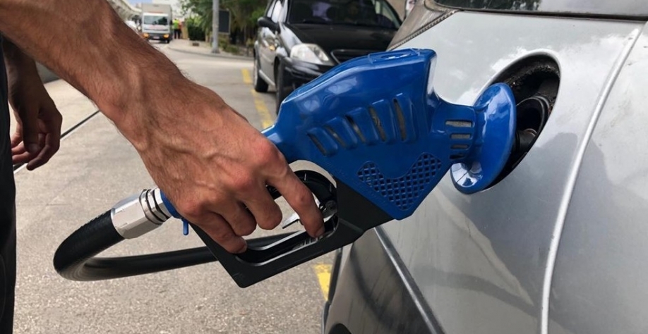 Consumidores reclamam das sucessivas altas dos preços da gasolina — Foto: Cristina Boeckel/ g1