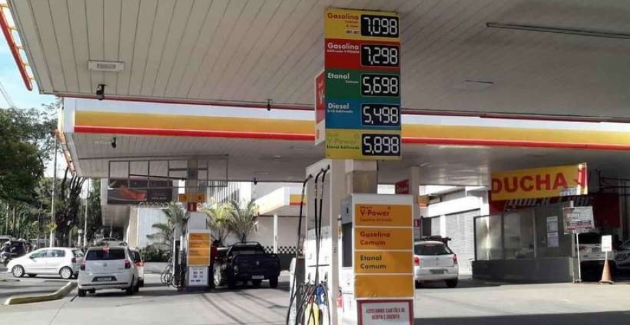 Posto de BH chega a R$ 7,29 o litro da gasolina(foto: Jair Amaral/EM/D.A Press)