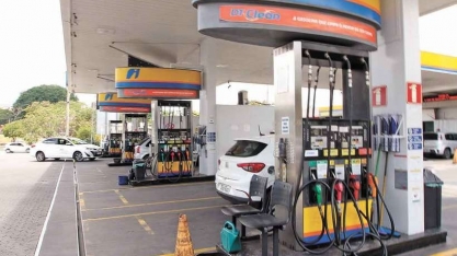 Gasolina sobe 2,85% e pressiona custo de vida