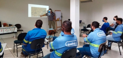 Alcoolvale realiza palestra de educação ambiental
