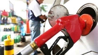 Governo e Petrobras podem fazer algo para você pagar menos pela gasolina?