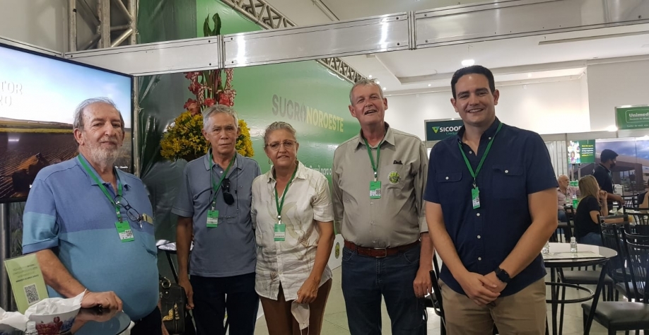 Rowena, no estande da SIAMIG na Sucronoroeste