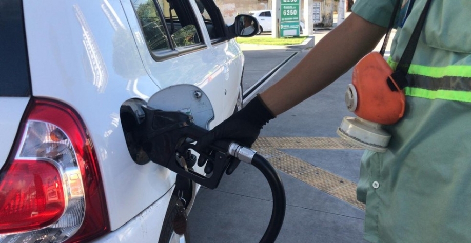 Desvalorização de moeda e clima estão entre fatores citados para alta dos combustíveis — Foto: Geraldo Jerônimo/Inter TV Cabugi