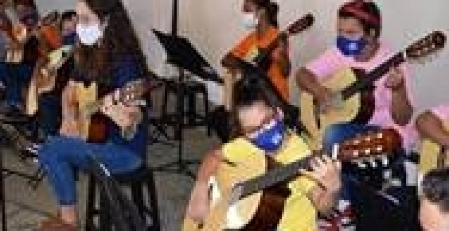 Apresentações das oficinas de violão, canto coral e fanfarra em Iepe (foto: Ivo Capeloti)