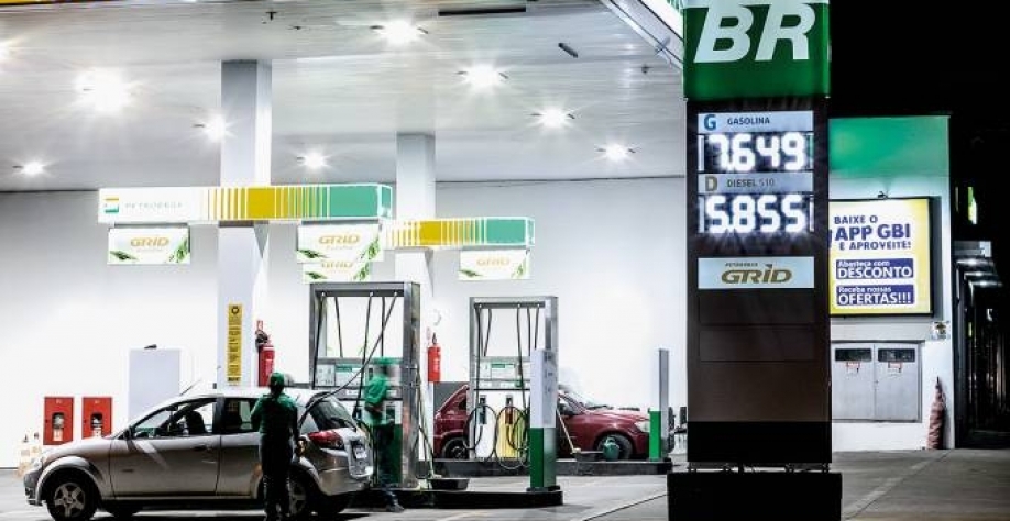 ALTA OCTANAGEM - Preços altos e capa de VEJA de 1975: a volta de um fantasma do passado - Diones Alves/VEJA