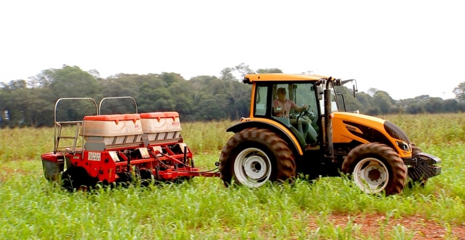 Motor desenvolvido pela UFSCar utiliza óleo vegetal em substituição ao diesel para abastecer máquinas agrícolas — Foto: Reprodução/TV TEM