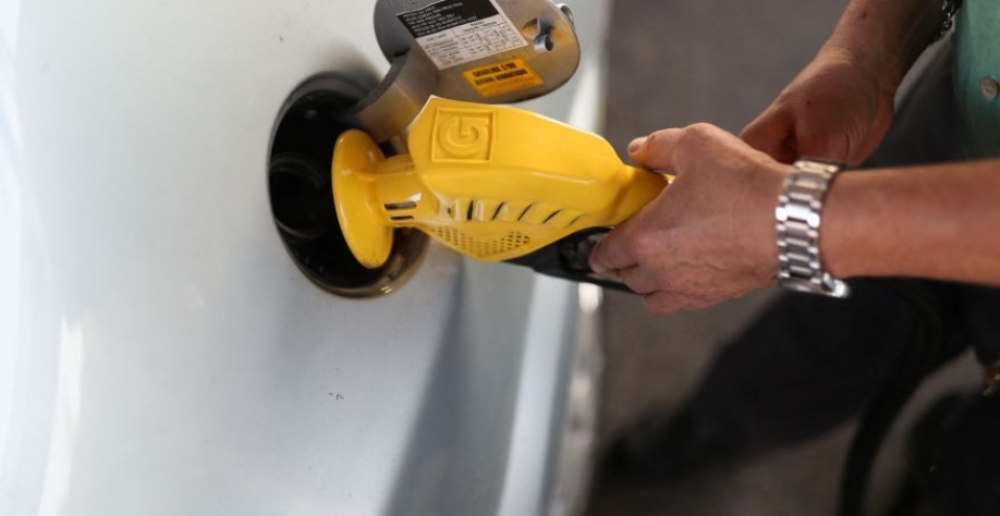 Abastecimento de combustível no Rio de Janeiro02/12/2021REUTERS/Amanda Perobelli