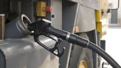 Apagando fogo com gasolina