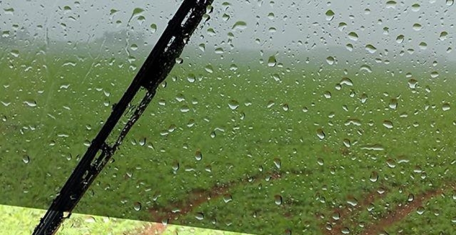 Fim de semana permanece sob influência do corredor de umidade que deixa o tempo encoberto e chuvoso em grande parte do Brasil. Foto: Dito Lopes