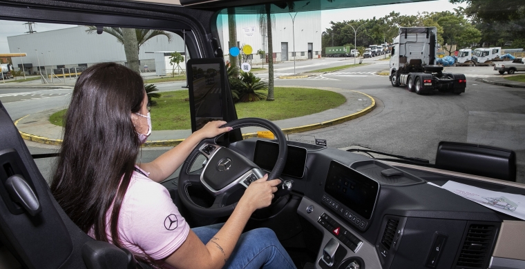 Abertas inscrições para a live: Mulheres caminhoneiras – Na direção dos seus sonhos