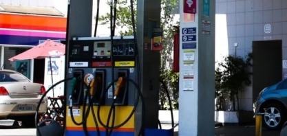 Preço da gasolina chega a R$ 8,77 no Brasil, aponta ANP