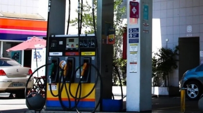 Preço da gasolina chega a R$ 8,77 no Brasil, aponta ANP