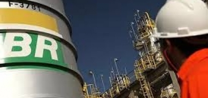 Represar preço da gasolina terá custo enorme, diz economista