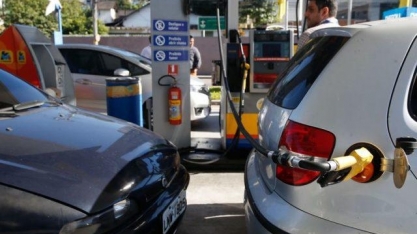 Preço da gasolina sobe mais de 30% em 12 meses