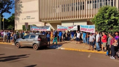 Ex-funcionários de usina falida fazem protesto exigindo prioridade em acerto