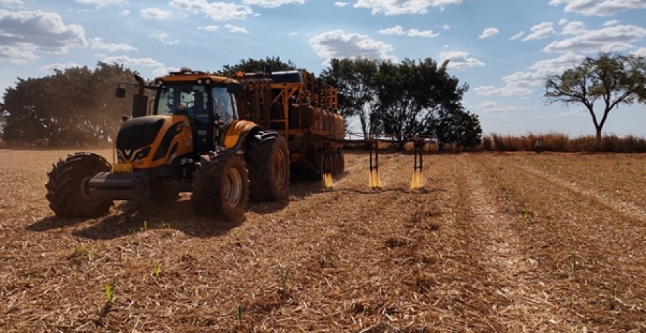 Aplicação de vinhaça localizada tem sido uma das práticas adotadas pela BP Bunge para produzir mais e melhor