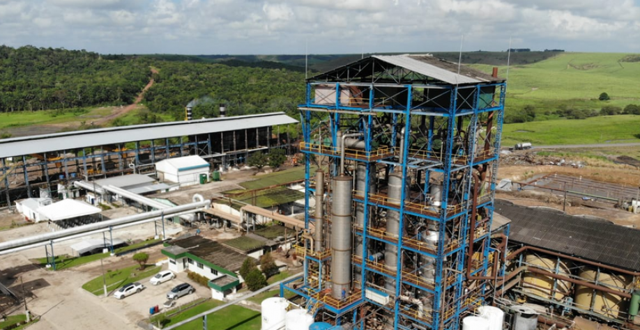 Além do recorde de toneladas de cana moída, a quantidade de álcool e de açúcar produzidos também foi superada. - Foto: BCCOM Comunicação