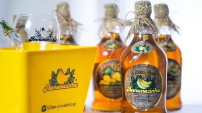 Bebida Bananazinha é febre em aniversários de famosos