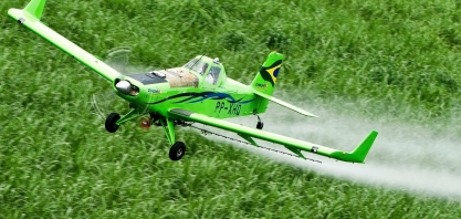 Prefeito veta PL contra pulverização aérea após diálogo com associações canavieiras ligadas à Feplana